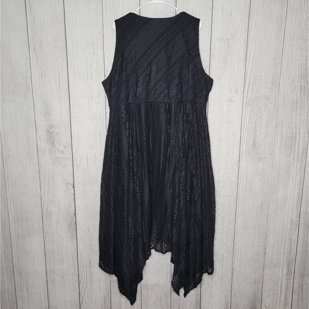 Torrid Black Geometric Lace with Handkerchief Hem Skater Dress, size 3 - Picture 2 of 6